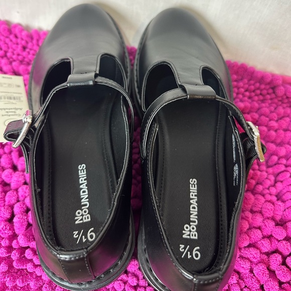 Woman’s No Boundaries Shoes - Picture 5 of 8